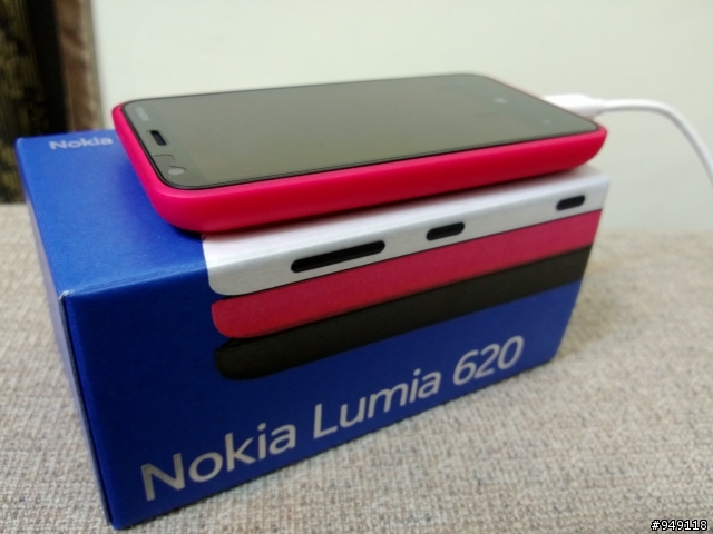 Lumia 620 桃紅微開箱