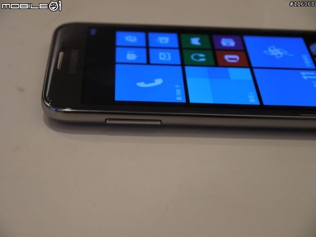 Samsung 的第一台WP8 手機─Samsung ATIV S