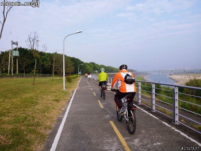林間道影尋夢裡 桃紅帶香千百迴