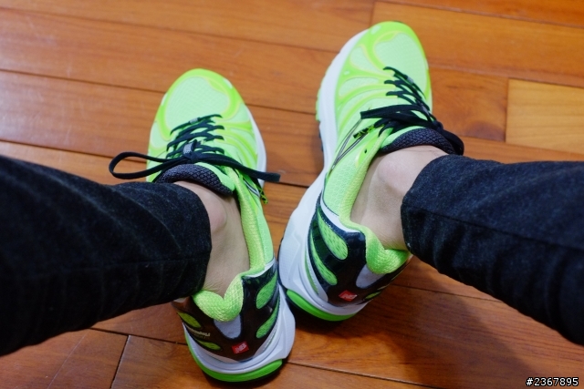 New Balance M890GY3