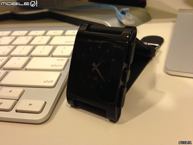 (更新:有第三方韌體支援中文) 和iPhone最速配的智慧型手錶「Pebble」 開箱文