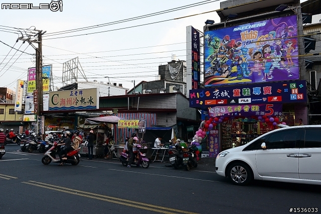 SONY HDR-AS15在Luxgen MPV上開箱,紀錄車子行進間影像資料。