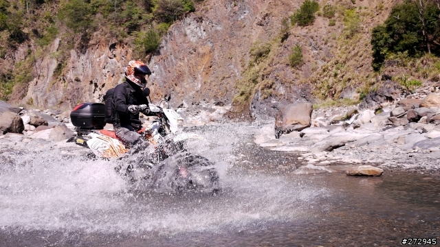 SUZUKI DRZ400SM DIY換火星塞&近期改裝心得(吉村紅頭化油器調整....)