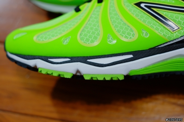 New Balance M890GY3