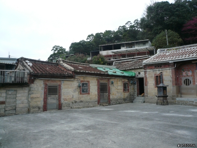 龍船岩上騎單車