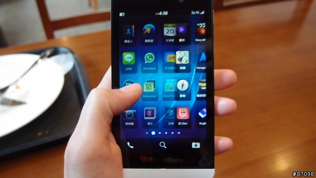 BlackBerry Z10開箱_第一篇_外型及操作介面篇
