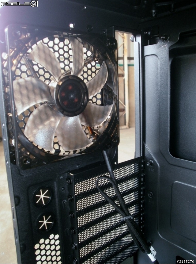 【開箱】Thermaltake Chaser A31