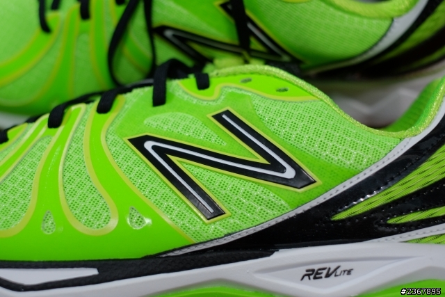 New Balance M890GY3
