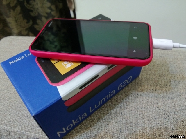 Lumia 620 桃紅微開箱
