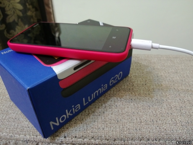 Lumia 620 桃紅微開箱