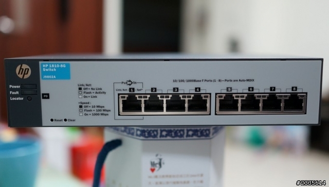 為了玩 link aggregation(LACP), 幫 DS1812+ 買的 HP 1810-8G(J9802A) V2 Switch...