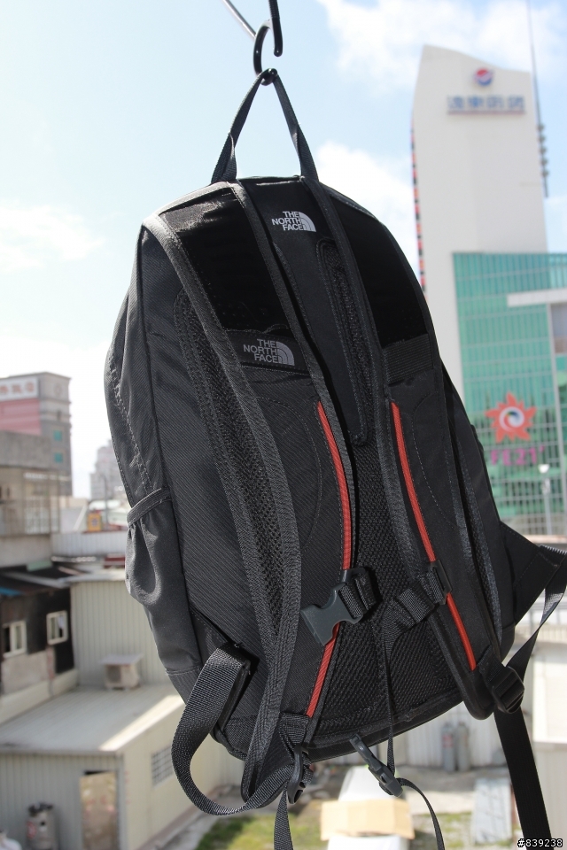 【開箱】THE NORTH FACE 北臉小後背包。