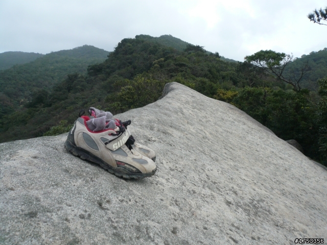 龍船岩上騎單車