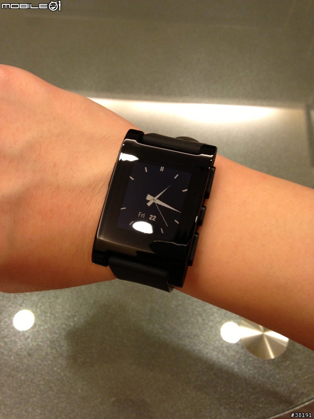 (更新:有第三方韌體支援中文) 和iPhone最速配的智慧型手錶「Pebble」 開箱文