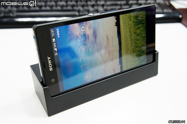 XPERIA Z 黑色+底座不專業開箱!!!!!