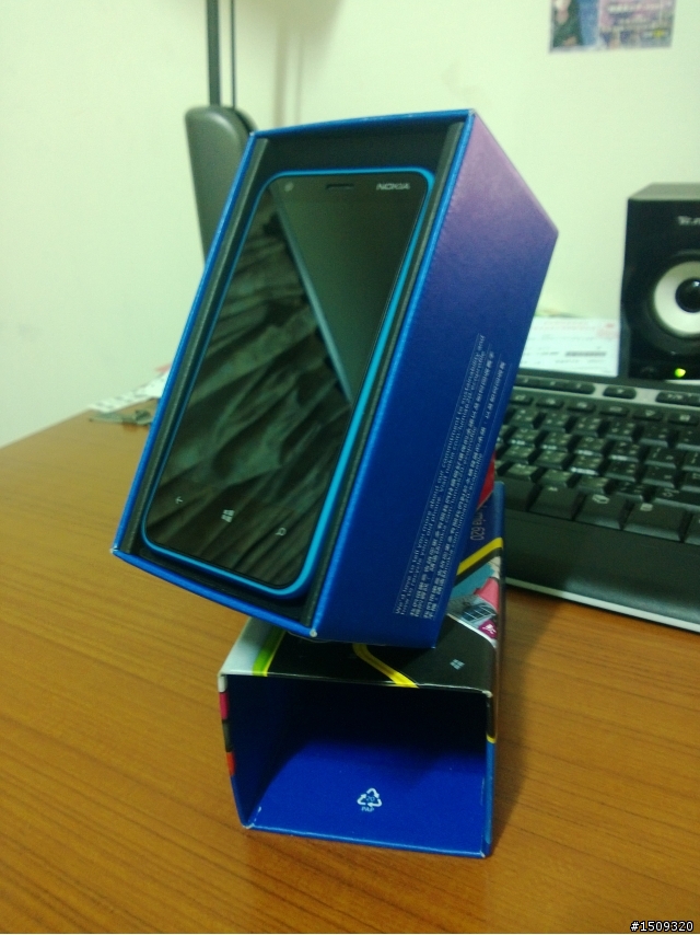 Lumia 620簡單開箱+拆解
