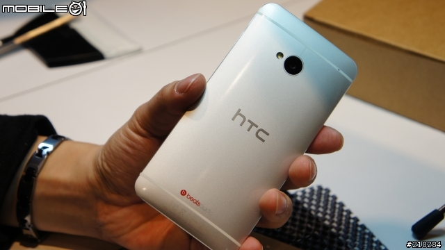 HTC ONE 入手小開箱~(圖多)