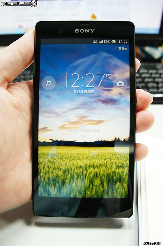 XPERIA Z 黑色+底座不專業開箱!!!!!