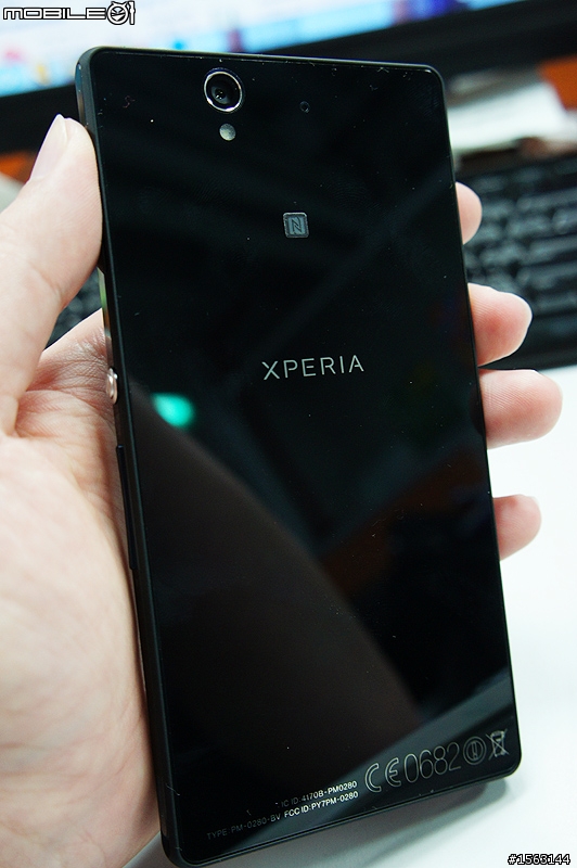 XPERIA Z 黑色+底座不專業開箱!!!!!