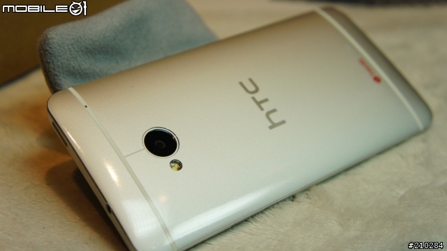 HTC ONE 入手小開箱~(圖多)