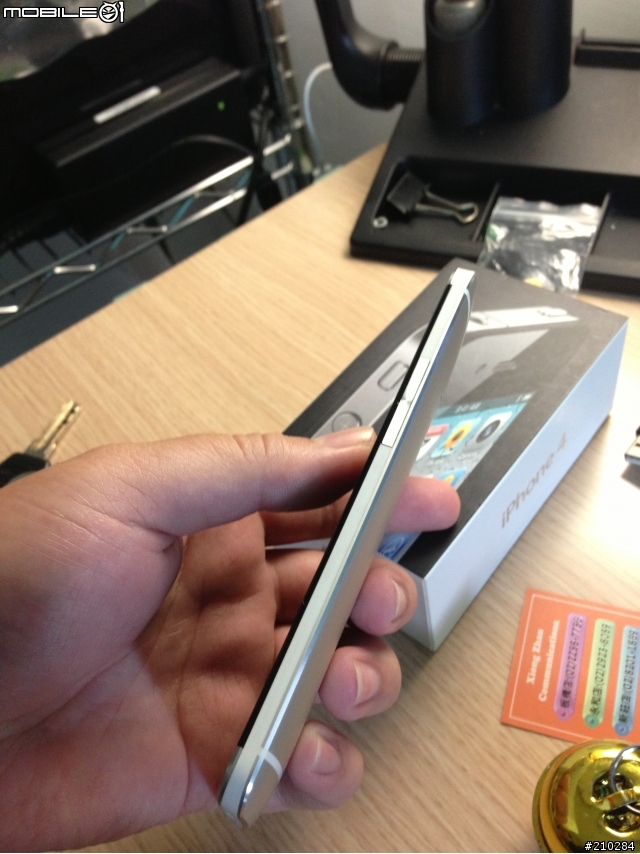 HTC ONE 入手小開箱~(圖多)