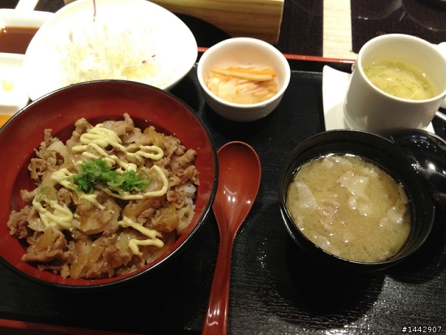 【分享】好吃的豬肉當真涮兩下就很好吃「 豚膳 黑豚料理專賣店」