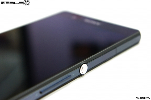 XPERIA Z 黑色+底座不專業開箱!!!!!