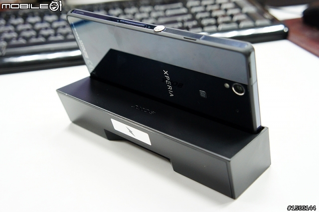 XPERIA Z 黑色+底座不專業開箱!!!!!