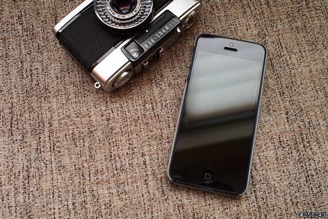 【西西分享】iPhone 5裝什麼可愛---OZAKI保護殼