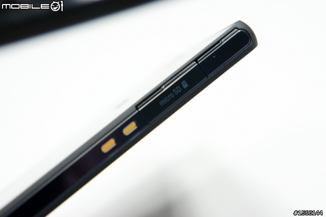 XPERIA Z 黑色+底座不專業開箱!!!!!