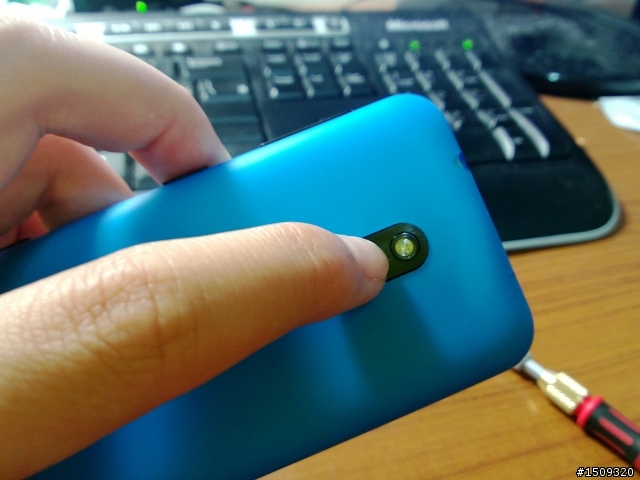 Lumia 620簡單開箱+拆解
