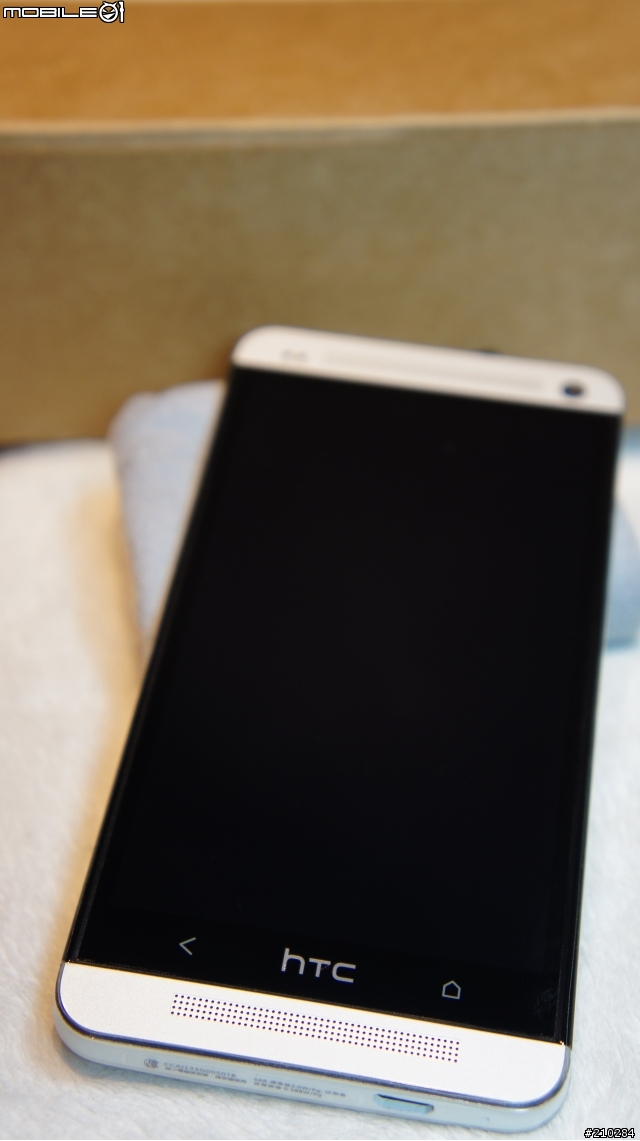 HTC ONE 入手小開箱~(圖多)
