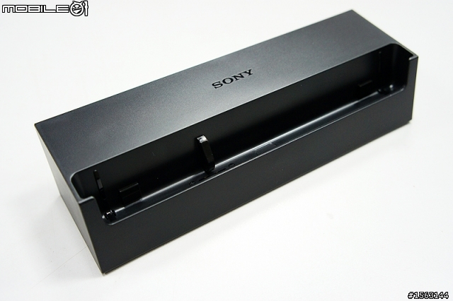XPERIA Z 黑色+底座不專業開箱!!!!!