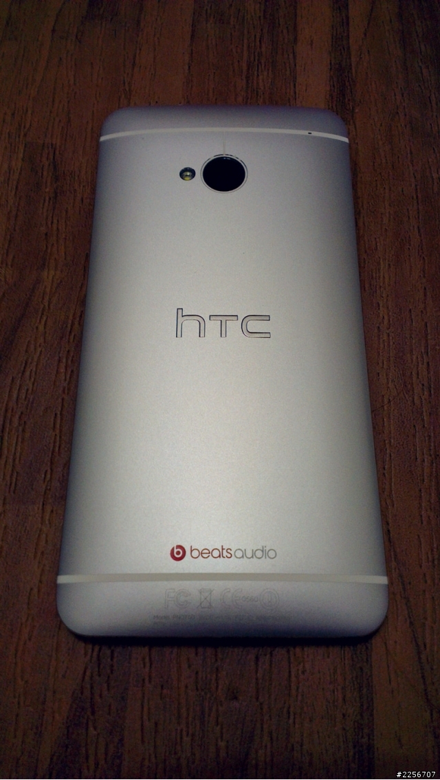 誰說女生不愛金屬..本姑娘就愛死了...HTC ONE開箱