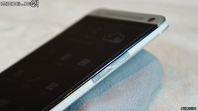 HTC ONE 入手小開箱~(圖多)