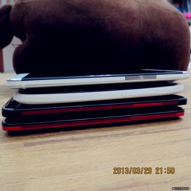 誰說女生不愛金屬..本姑娘就愛死了...HTC ONE開箱