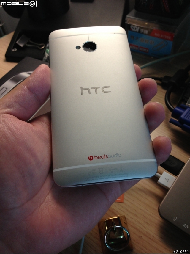 HTC ONE 入手小開箱~(圖多)