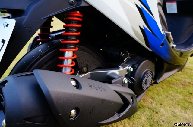 SUZUKI NEX GSR 125 藍白超越版 自HIGH小開箱