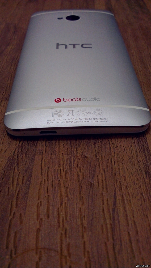 誰說女生不愛金屬..本姑娘就愛死了...HTC ONE開箱