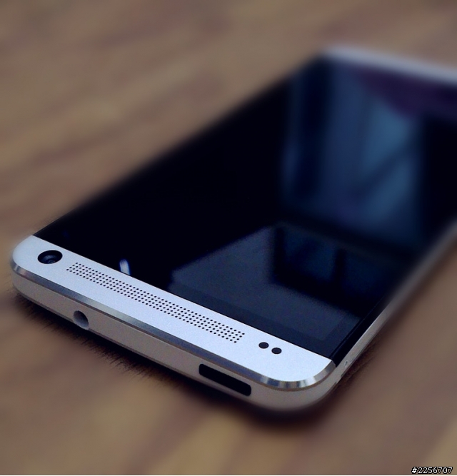 誰說女生不愛金屬..本姑娘就愛死了...HTC ONE開箱