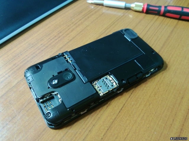 Lumia 620簡單開箱+拆解