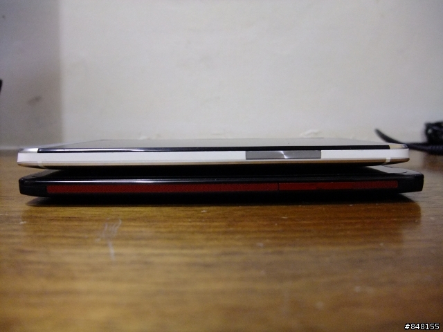 HTC Butterfly蝴蝶 V.S New one新一