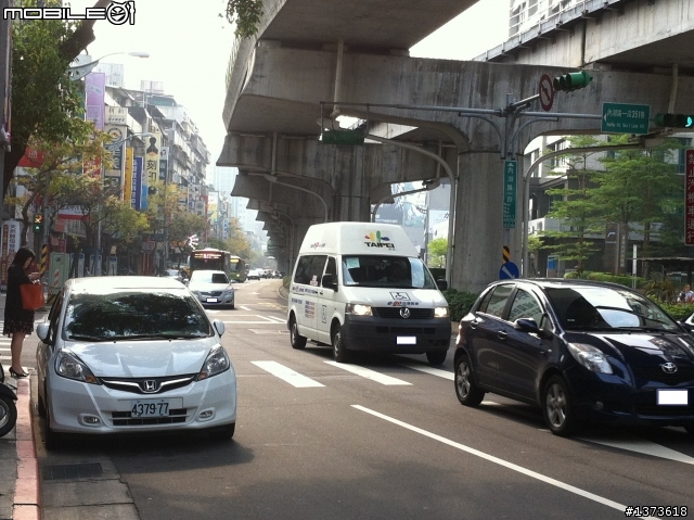 不知道該如何檢舉違規停車...
