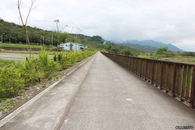 騎 跨「地 球 板 塊 」-- 玉 富 自 行 車 道