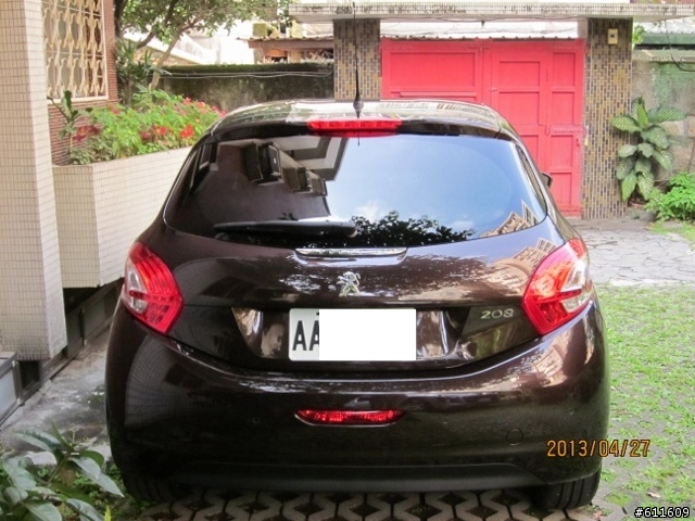 大獅生小獅,Peugeot 208 1.6 五門汽油開箱(櫻桃棕)