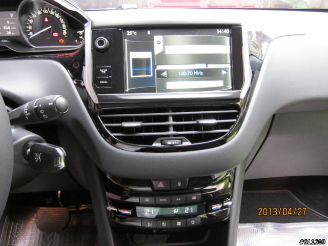 大獅生小獅,Peugeot 208 1.6 五門汽油開箱(櫻桃棕)