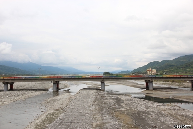 騎 跨「地 球 板 塊 」-- 玉 富 自 行 車 道