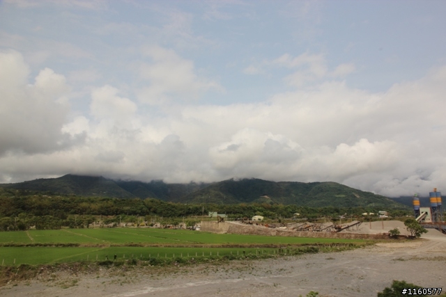 騎 跨「地 球 板 塊 」-- 玉 富 自 行 車 道