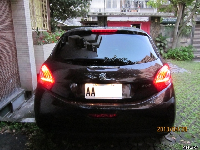 大獅生小獅,Peugeot 208 1.6 五門汽油開箱(櫻桃棕)