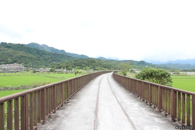 騎 跨「地 球 板 塊 」-- 玉 富 自 行 車 道